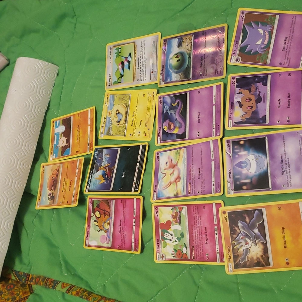 A few hard to find Pokémon cards 14 lot